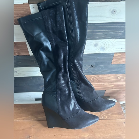 Dressed knee-high wedged boots - Picture 3 of 3